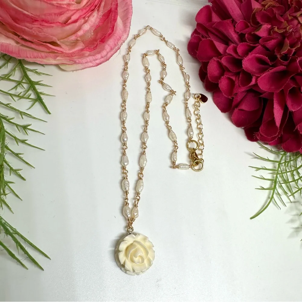 NEW⚜️Carved Rose Freshwater Pearl Beaded Necklace